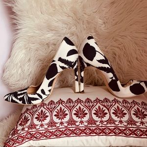 SALE🕑Oscar de la Renta white canvas/navy blue 👠